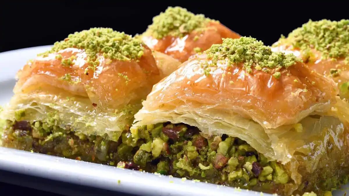 Türk Mutfağında Yufkanın Özellikleri ve Geleneksel Tatlılardaki Kullanımı