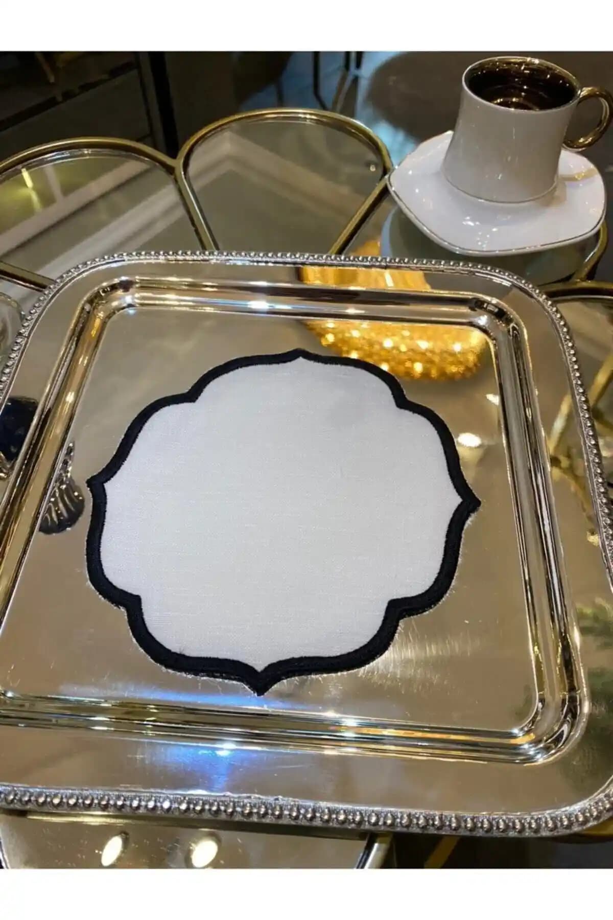 Vipceyiz Dantel Evi Kokteyl Peçetesi: Şık ve Zarif Masa Dekorasyonu İçin Uygun Seçenek