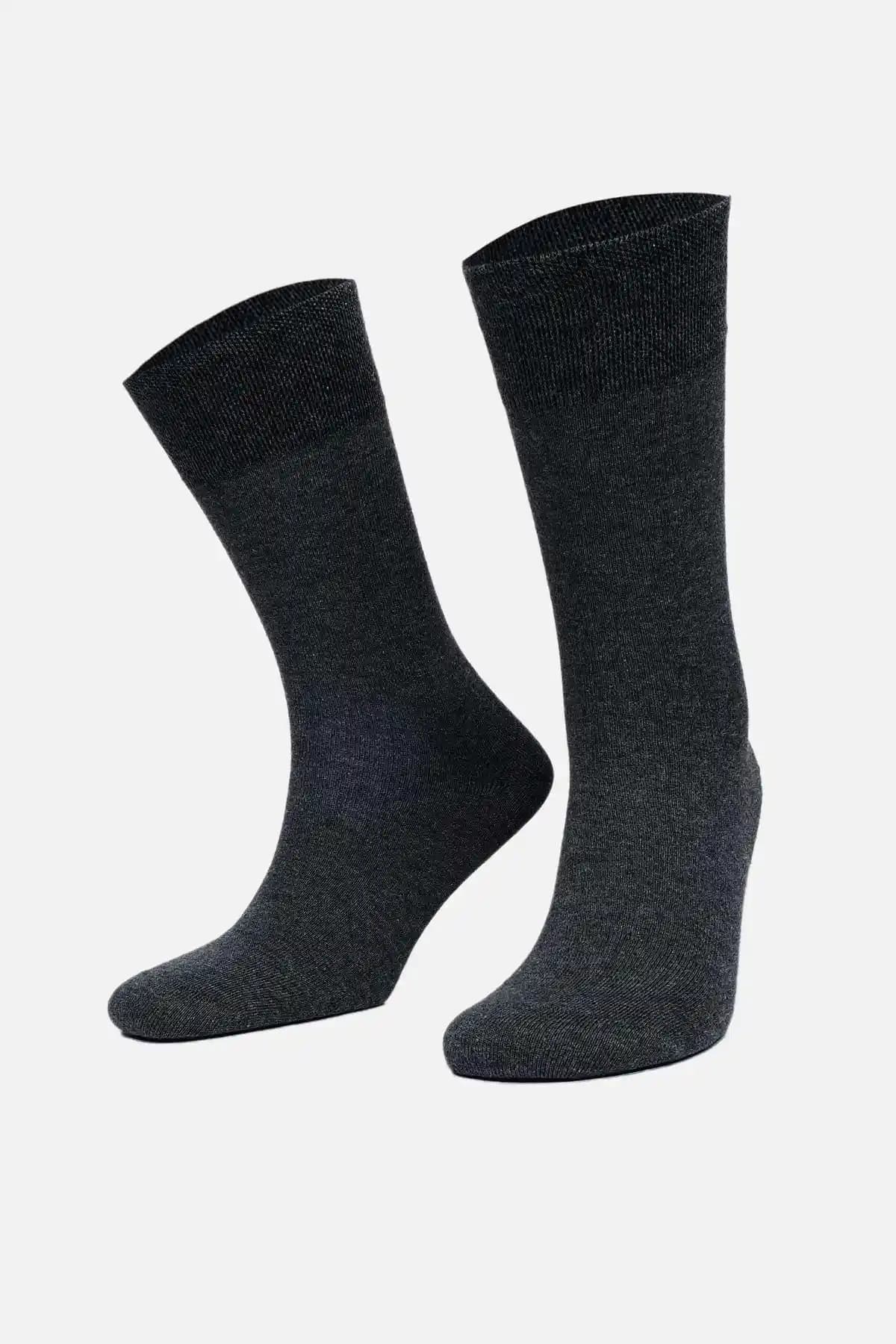 %100 Pamuklu Erkek Çorapları: Sağlıklı ve Konforlu Giyim İçin En İyi Seçenekler