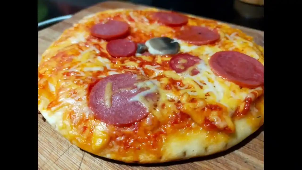 Dondurulmuş Pizza Seçimi ve Marketlerdeki Çeşitler Hakkında Kapsamlı Rehber