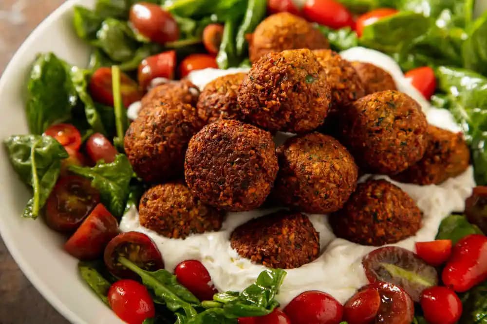 Falafel Salatası Nedir? Sağlıklı ve Lezzetli Bir Alternatif Tarifi