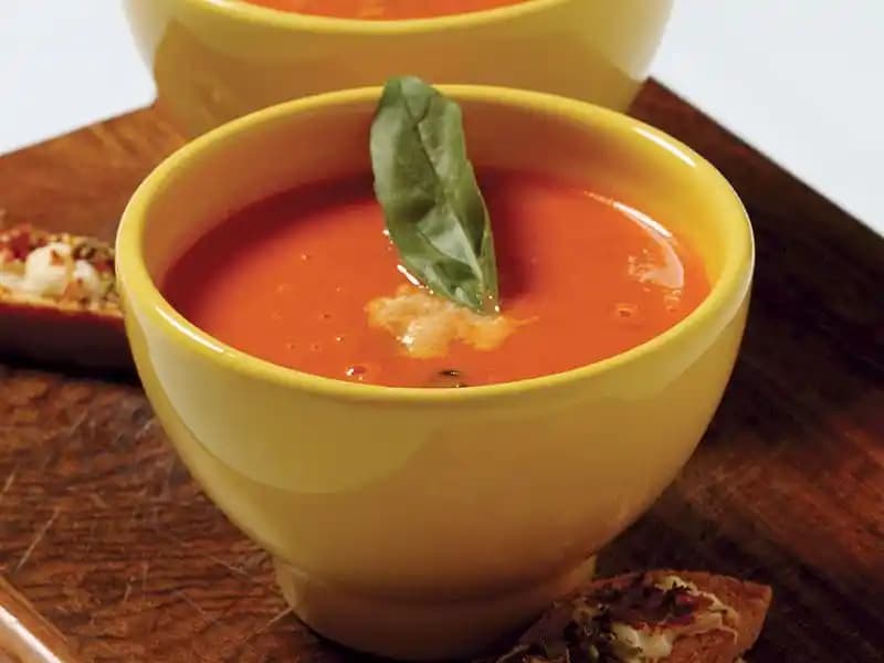 Fesleğenli Domates Çorbası Tarifi: Sağlıklı ve Lezzetli Bir Başlangıç Alternatifi