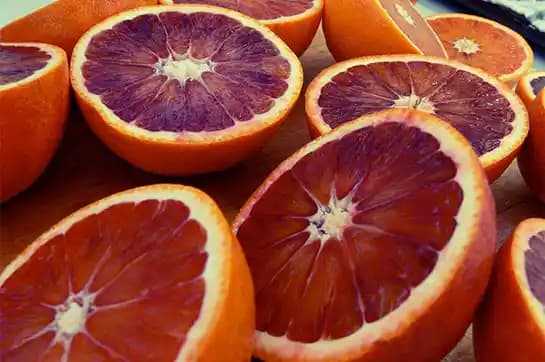 Kan Portakalının Özellikleri Sağlık Faydaları ve Alışverişte Dikkat Edilmesi Gerekenler