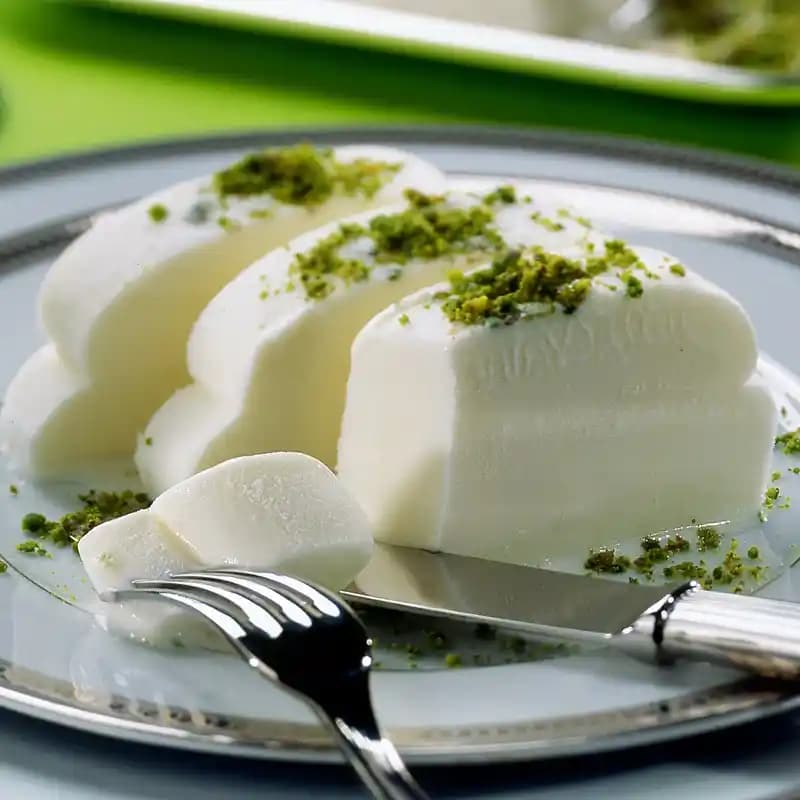 Maraş Dondurması Nedir? Tarihi, Özellikleri ve Türk Mutfağındaki Yeri